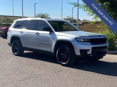 Used 2025 Jeep Grand Cherokee L Laredo AWD/4WD image 9