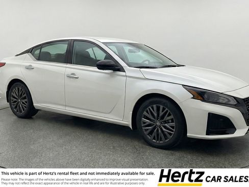 Used 2025 Nissan Altima 2.5 SV FWD image 1