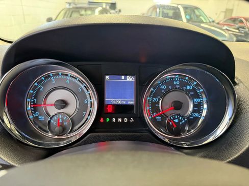 Used 2012 Chrysler Town & Country Touring image 10