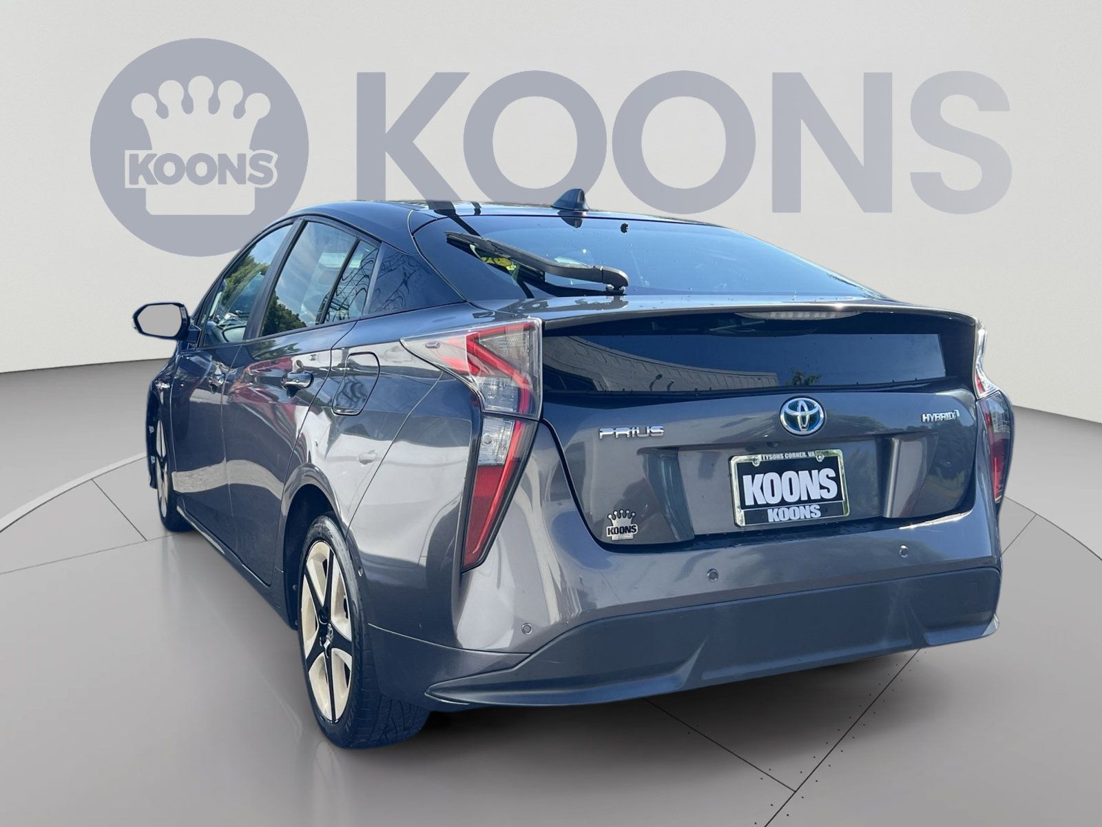 Used 2016 Toyota Prius Four Touring w/ Premium Convenience Package FWD image 2