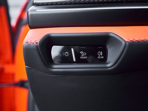 Used 2025 Lamborghini Urus SE image 54