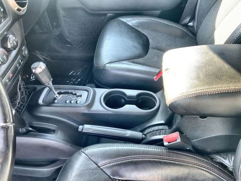 Used 2016 Jeep Wrangler Unlimited Sahara AWD/4WD image 21