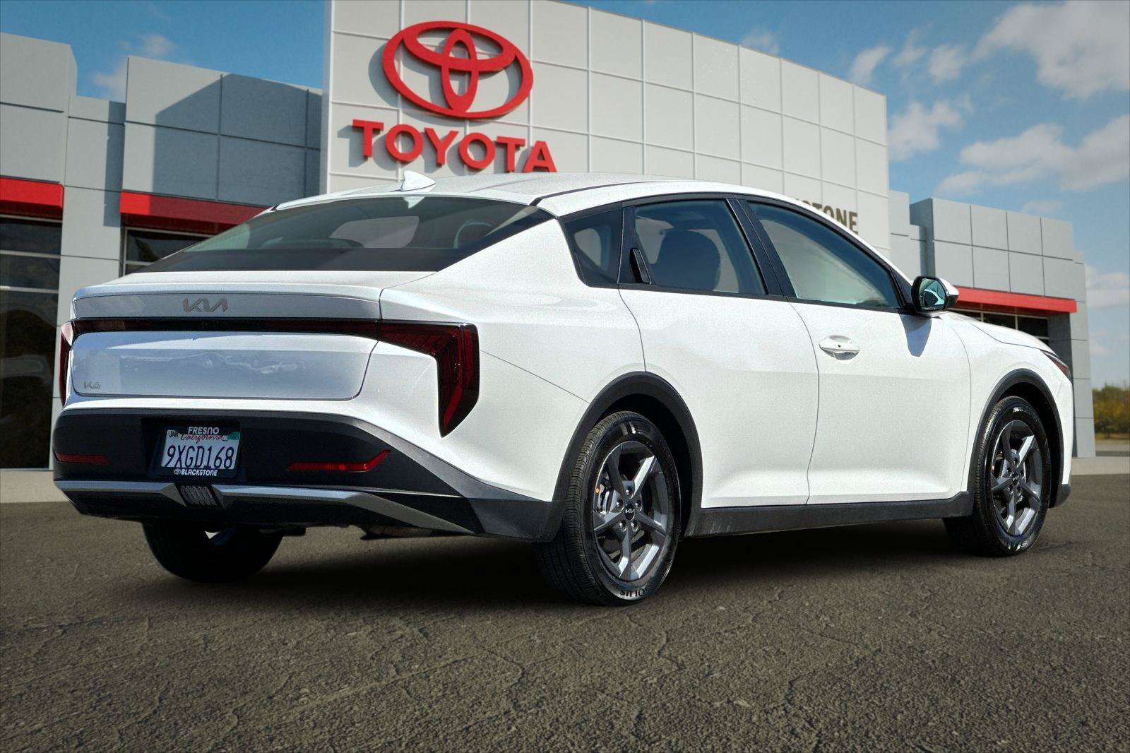 Used 2025 Kia K4 FWD image 3
