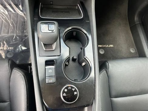 Certified 2025 Nissan Rogue SL w/ Tech Package AWD/4WD image 18