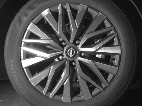 Used 2025 Nissan Altima 2.5 SV FWD image 13