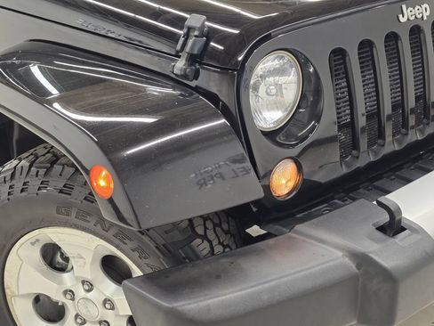 Used 2015 Jeep Wrangler Unlimited Sahara w/ Connectivity Group AWD/4WD image 49