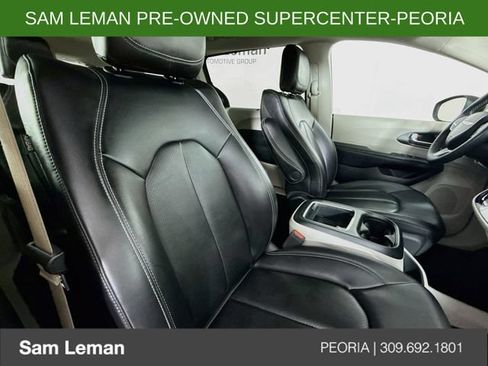 Used 2023 Chrysler Pacifica Touring-L FWD image 27