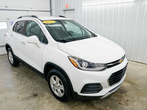 Used 2017 Chevrolet Trax LT w/ LT Convenience Package AWD/4WD image 1