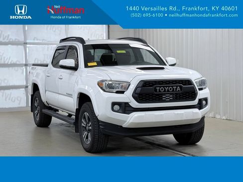 Used 2017 Toyota Tacoma TRD Sport w/ Tow Package AWD/4WD image 1