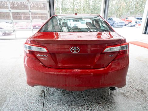 Used 2012 Toyota Camry SE image 3