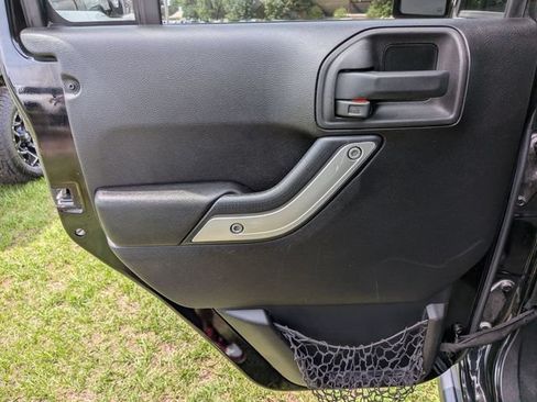 Used 2015 Jeep Wrangler Unlimited Rubicon w/ Dual Top Group AWD/4WD image 26