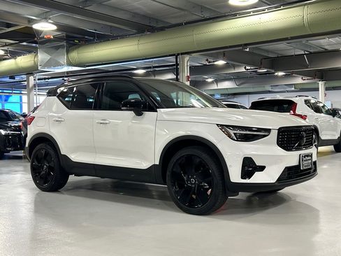 Used 2026 Volvo XC40 B5 Ultra w/ Climate Package AWD/4WD image 1