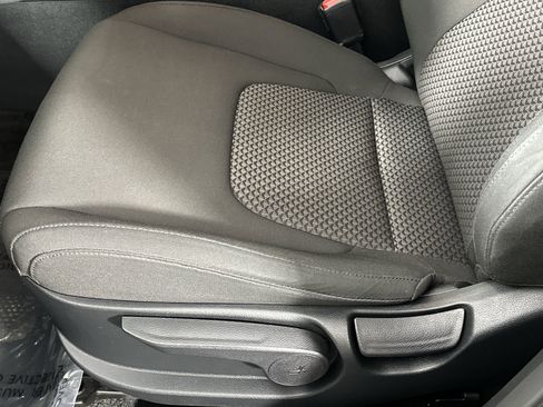 Used 2024 Kia Sportage LX image 16