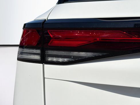 New 2026 Volkswagen Tiguan SE FWD image 10