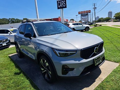 Used 2024 Volvo XC40 B5 Ultimate w/ Protection Package Premier AWD/4WD image 4