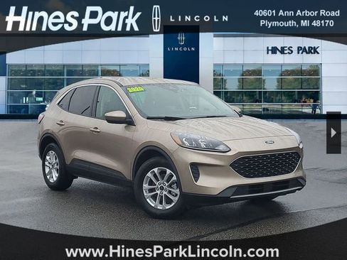 Used 2020 Ford Escape SE image 1