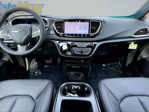 New 2026 Chrysler Voyager LX FWD image 5