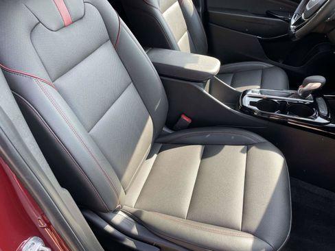 Certified 2025 Chevrolet Trax RS FWD image 19