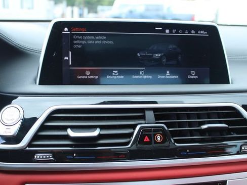 Used 2022 BMW 750i xDrive w/ M Sport Package AWD/4WD image 31