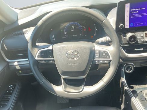 Certified 2025 Toyota Grand Highlander AWD image 14