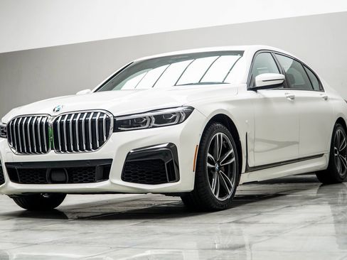 Used 2021 BMW 740i xDrive 740i xDrive w/ M Sport Package image 8