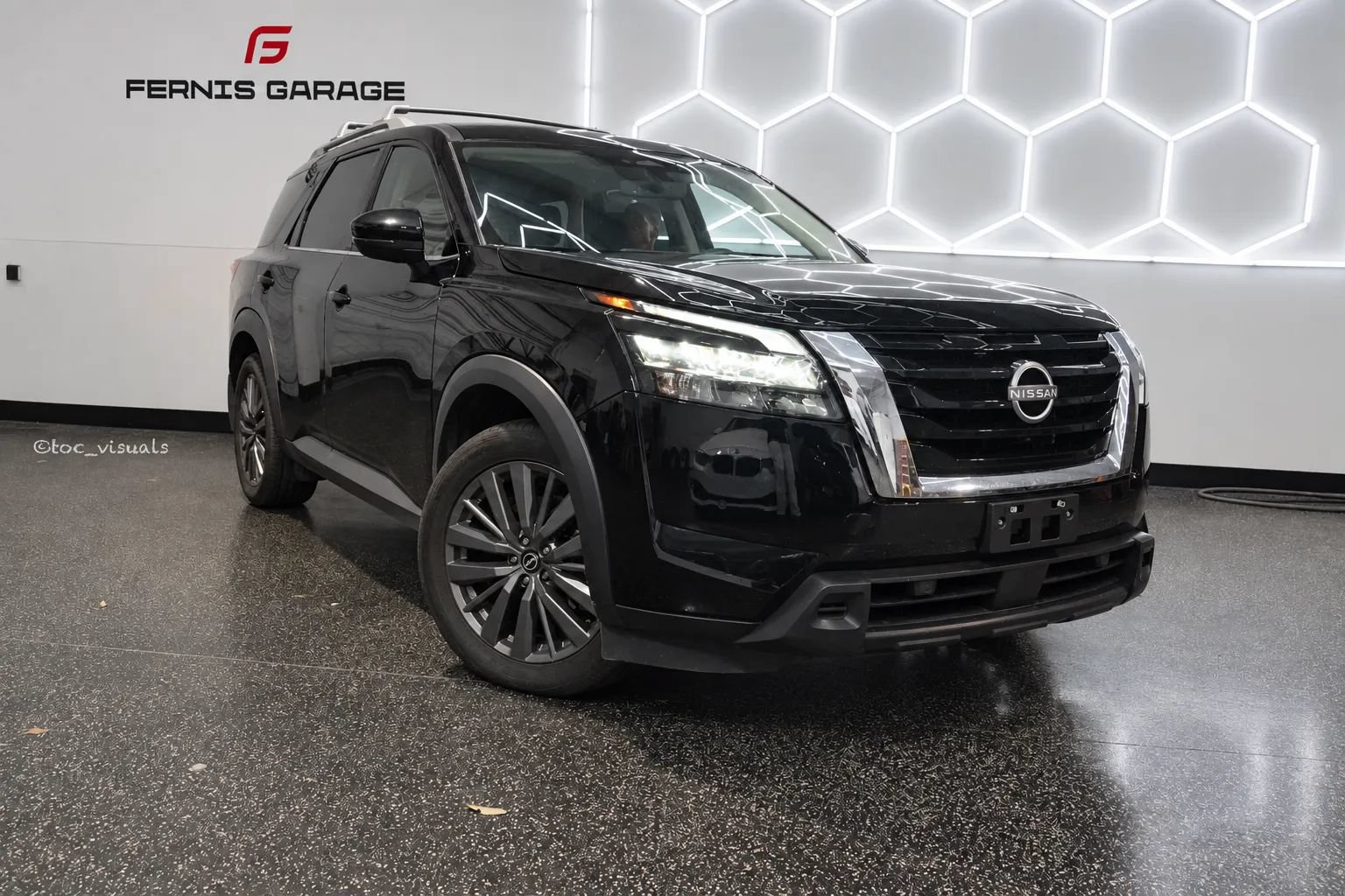 Used 2025 Nissan Pathfinder SL w/ SL Premium Package FWD image 1