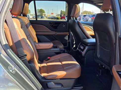 Used 2023 Lincoln Aviator Reserve w/ Equipment Group 201A image 16