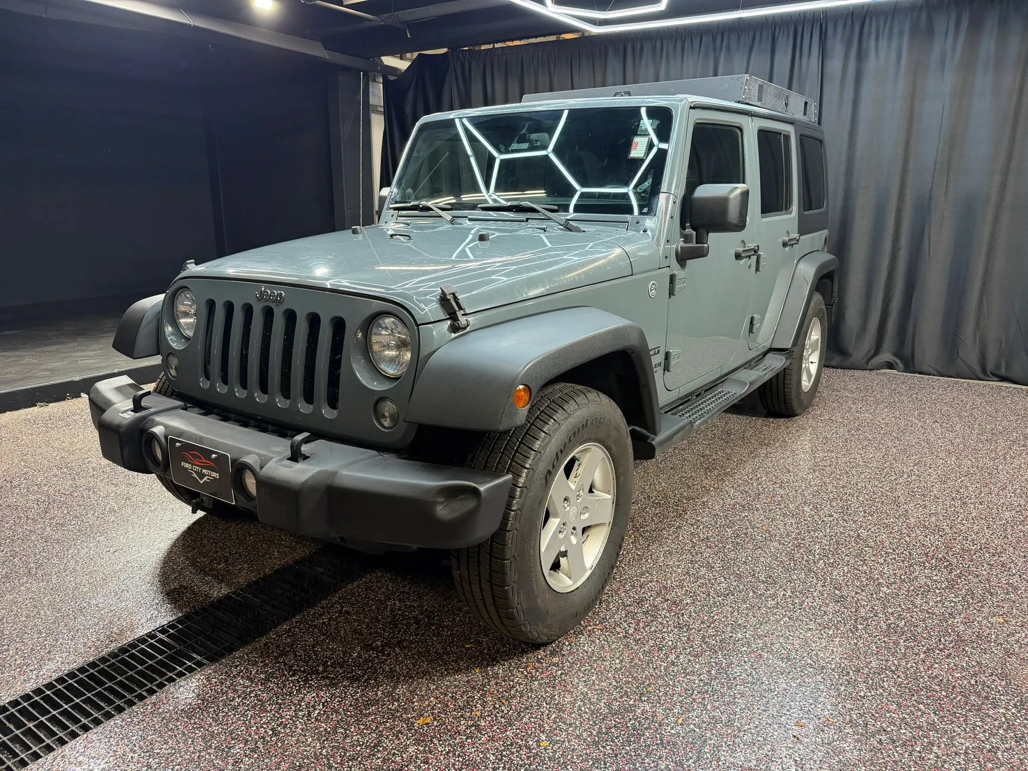 Used 2014 Jeep Wrangler Unlimited Sport w/ Dual Top Group AWD/4WD image 4