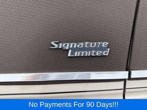 Used 2008 Lincoln Town Car Signature Limited RWD image 33