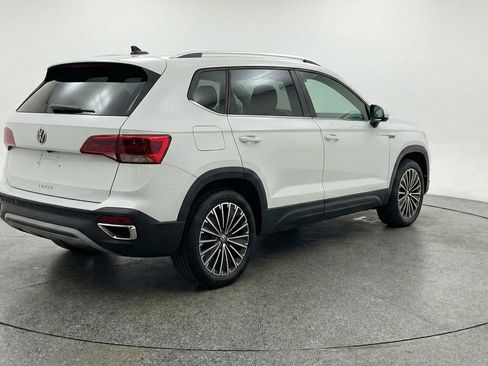 Used 2025 Volkswagen Taos SE image 9