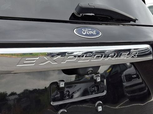 Used 2020 Ford Explorer XLT w/ Equipment Group 202A AWD/4WD image 29