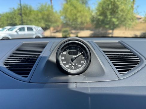 Used 2024 Porsche Macan AWD/4WD image 31
