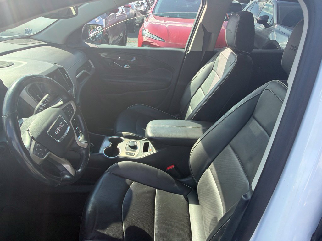 Used 2019 GMC Terrain Denali w/ Driver Alert Package II AWD/4WD image 3