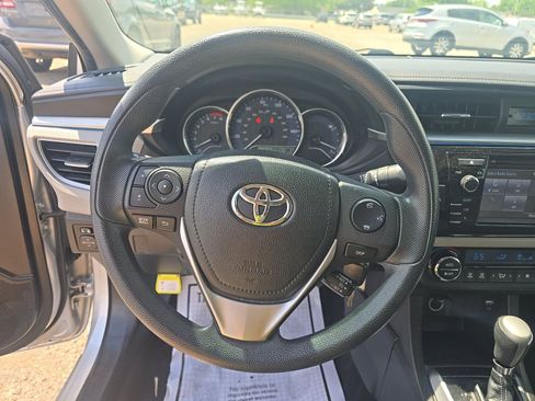 Used 2016 Toyota Corolla LE FWD image 11