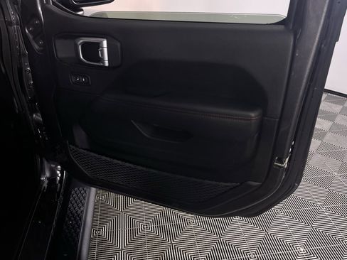 Certified 2022 Jeep Gladiator Rubicon w/ Cold Weather Group image 31