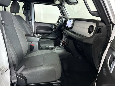 Used 2024 Jeep Wrangler Unlimited AWD/4WD image 29