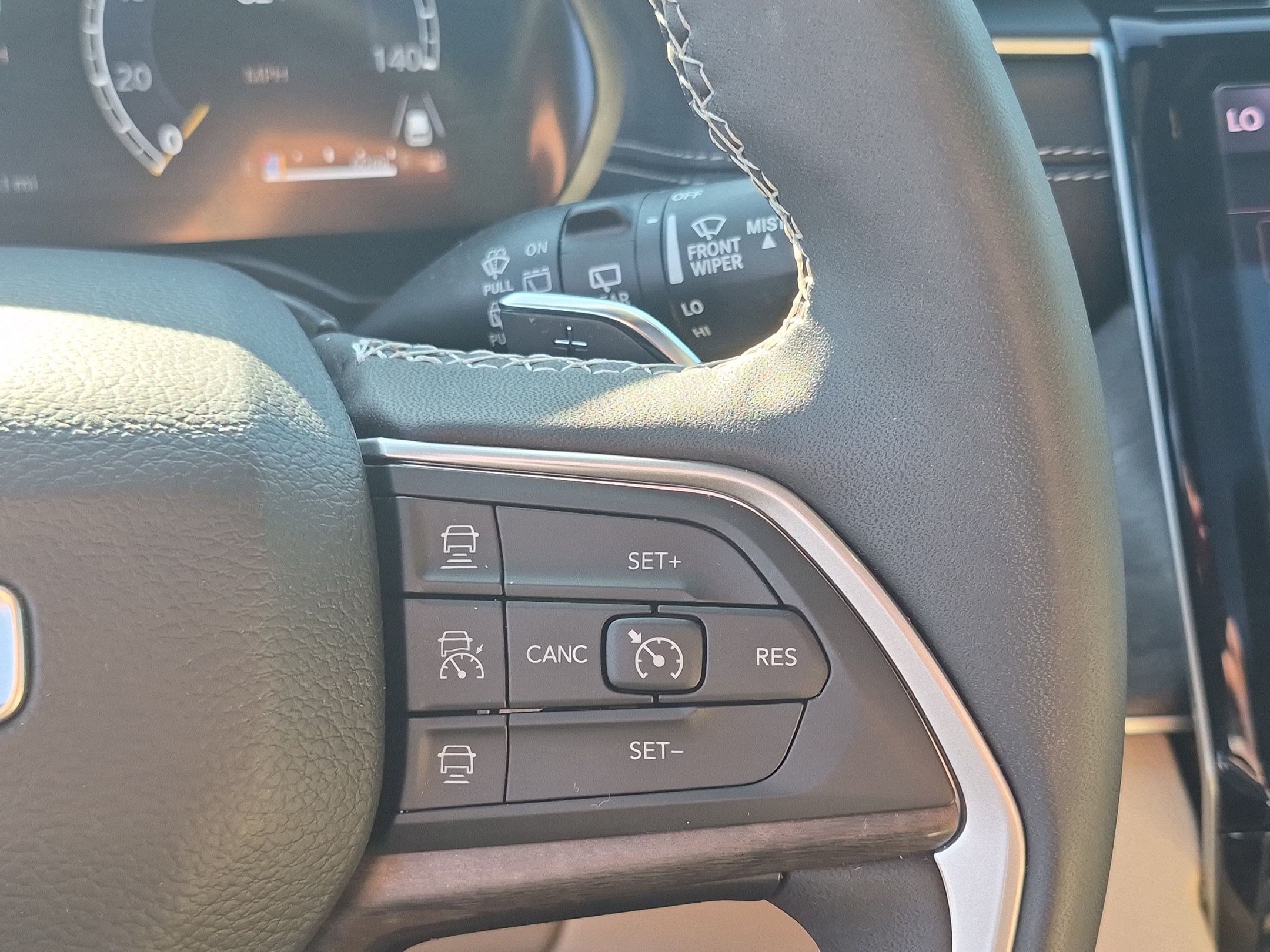Used 2025 Jeep Grand Cherokee Limited w/ Luxury Tech Group II AWD/4WD image 19