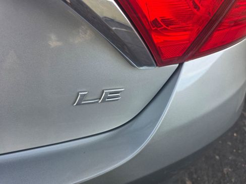 Used 2016 Toyota Camry LE image 5