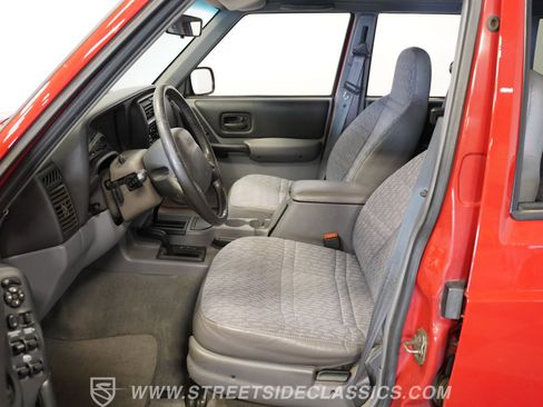 Used 1998 Jeep Cherokee Sport image 3