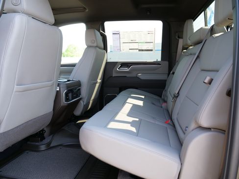 New 2025 GMC Sierra 2500 SLT w/ SLT Convenience Package image 14