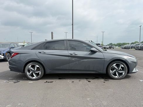 Used 2023 Hyundai Elantra SEL w/ Convenience Package FWD image 4