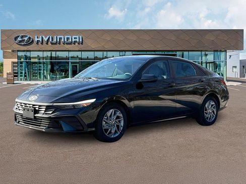 New 2025 Hyundai Elantra Blue image 2