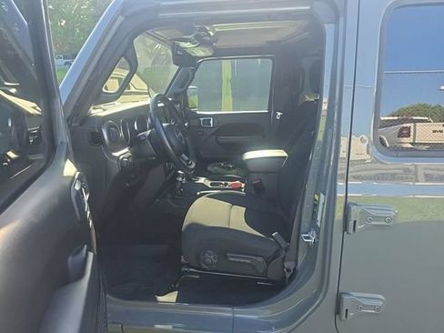 Used 2022 Jeep Wrangler Unlimited Sport w/ Xtreme Recon 35" Tire Package AWD/4WD image 9
