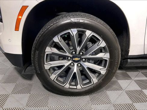 Used 2025 Chevrolet Tahoe High Country AWD/4WD image 12