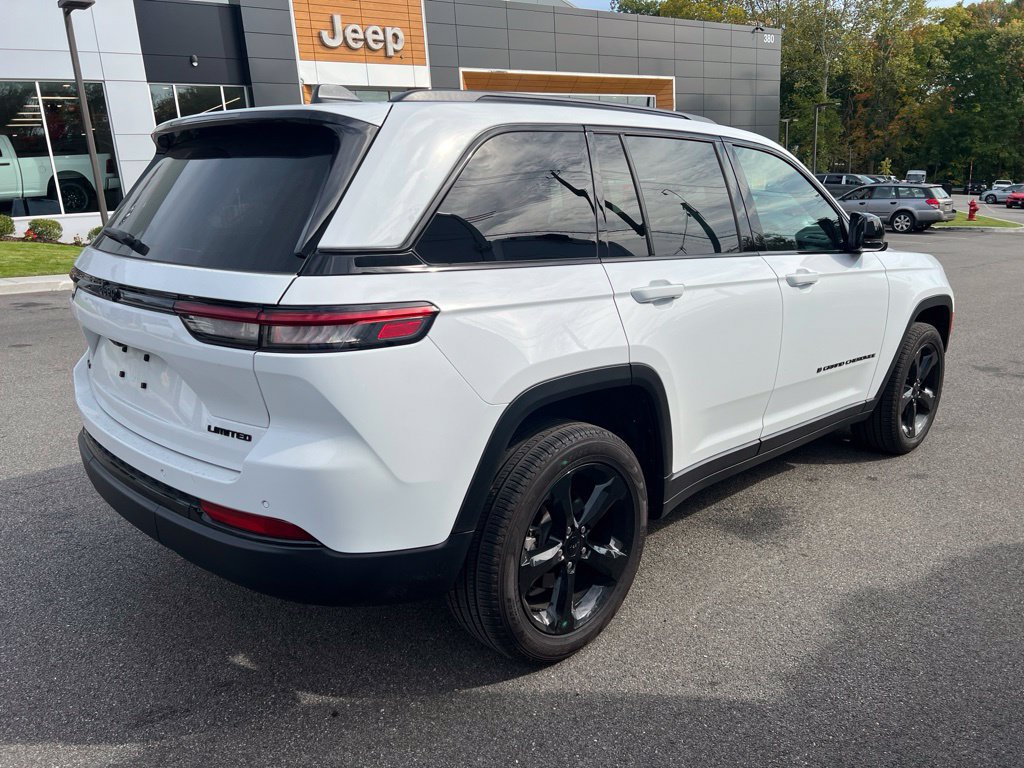 Used 2025 Jeep Grand Cherokee Limited AWD/4WD image 4