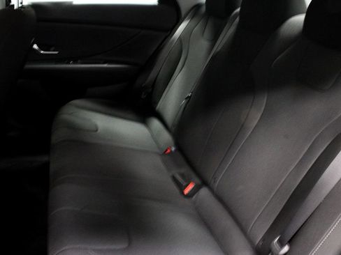 Used 2024 Hyundai Elantra SE FWD image 21