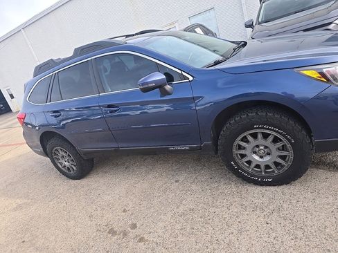 Used 2019 Subaru Outback 2.5i Limited image 3