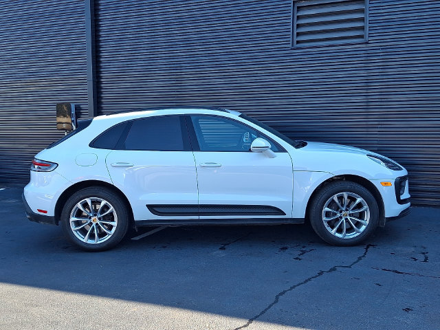 Certified 2025 Porsche Macan AWD/4WD image 8