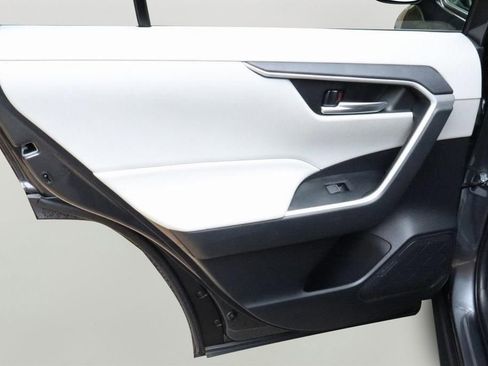 Used 2023 Toyota RAV4 XLE Premium image 12