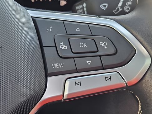 Certified 2023 Volkswagen Tiguan SE R-Line FWD image 23